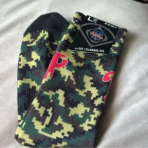 Men's Pkwy Phillies  Camouflage Crew Socks Size L Brand New